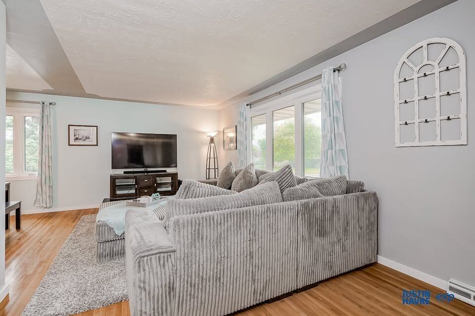 1204 18 St Ne - Photo 2 of 9