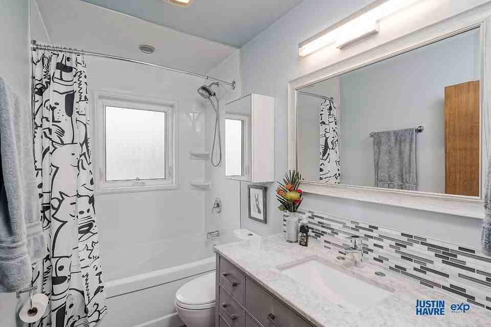 1204 18 St Ne - Photo 3 of 9