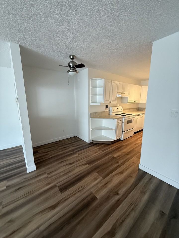 1234 14 Ave Sw - Photo 2 of 7