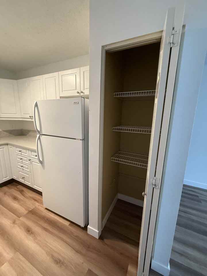 1234 14 Ave Sw - Photo 4 of 7