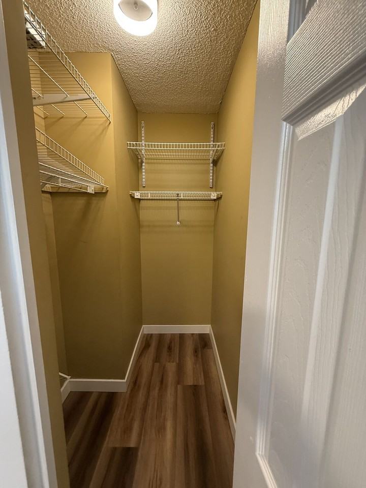 1234 14 Ave Sw - Photo 5 of 7