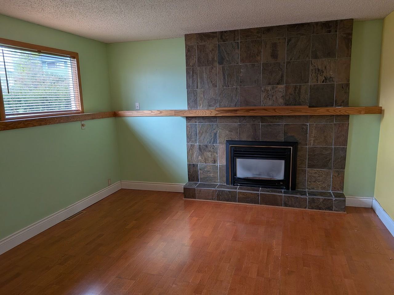 3719 Logan Cres Sw - Photo 6 of 22
