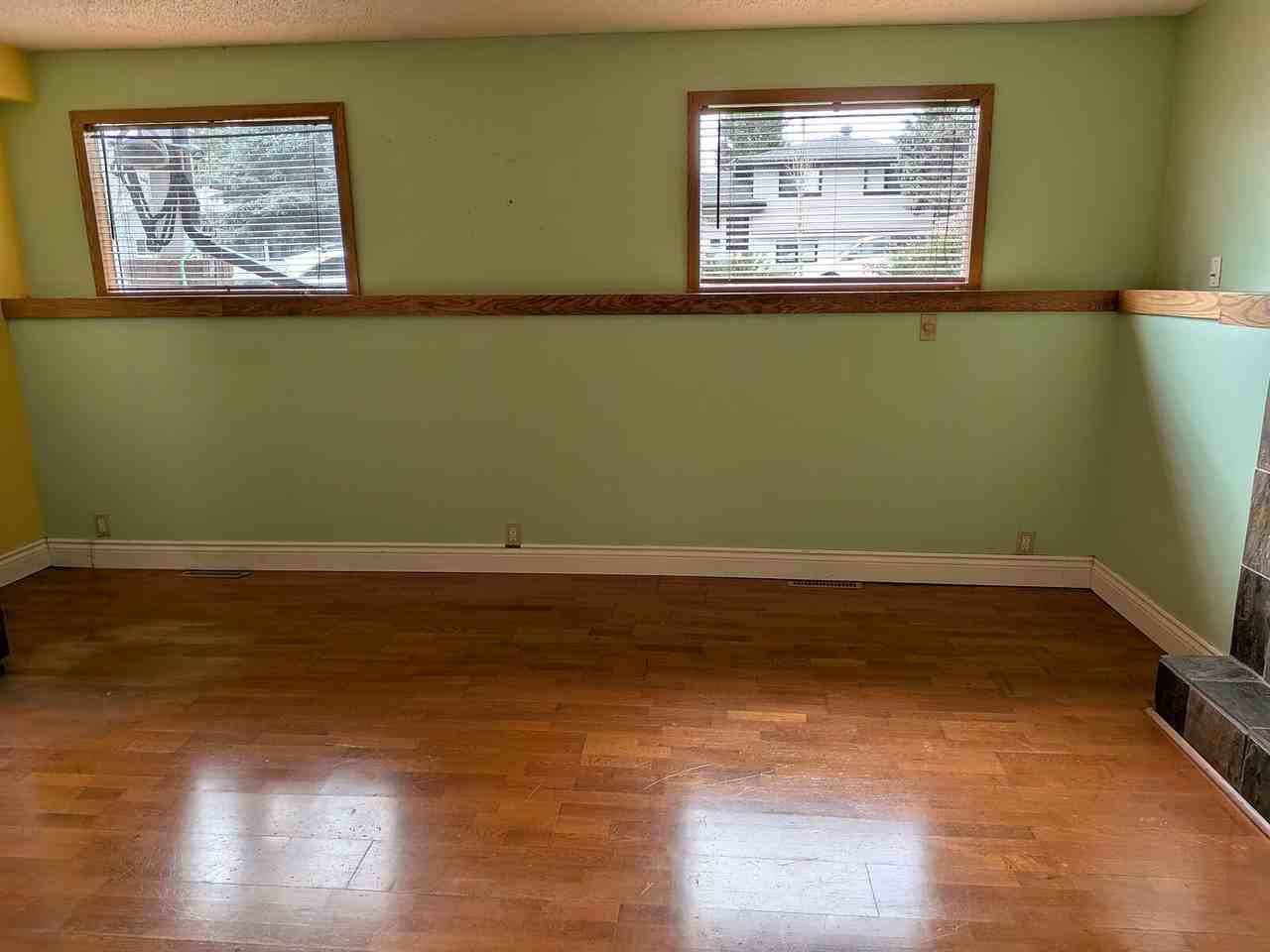 3719 Logan Cres Sw - Photo 7 of 22