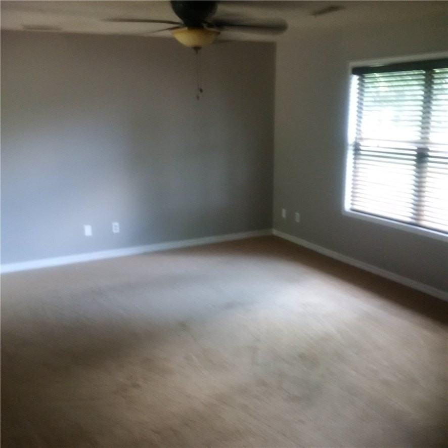 2110 S Emma Ave - Photo 2 of 10