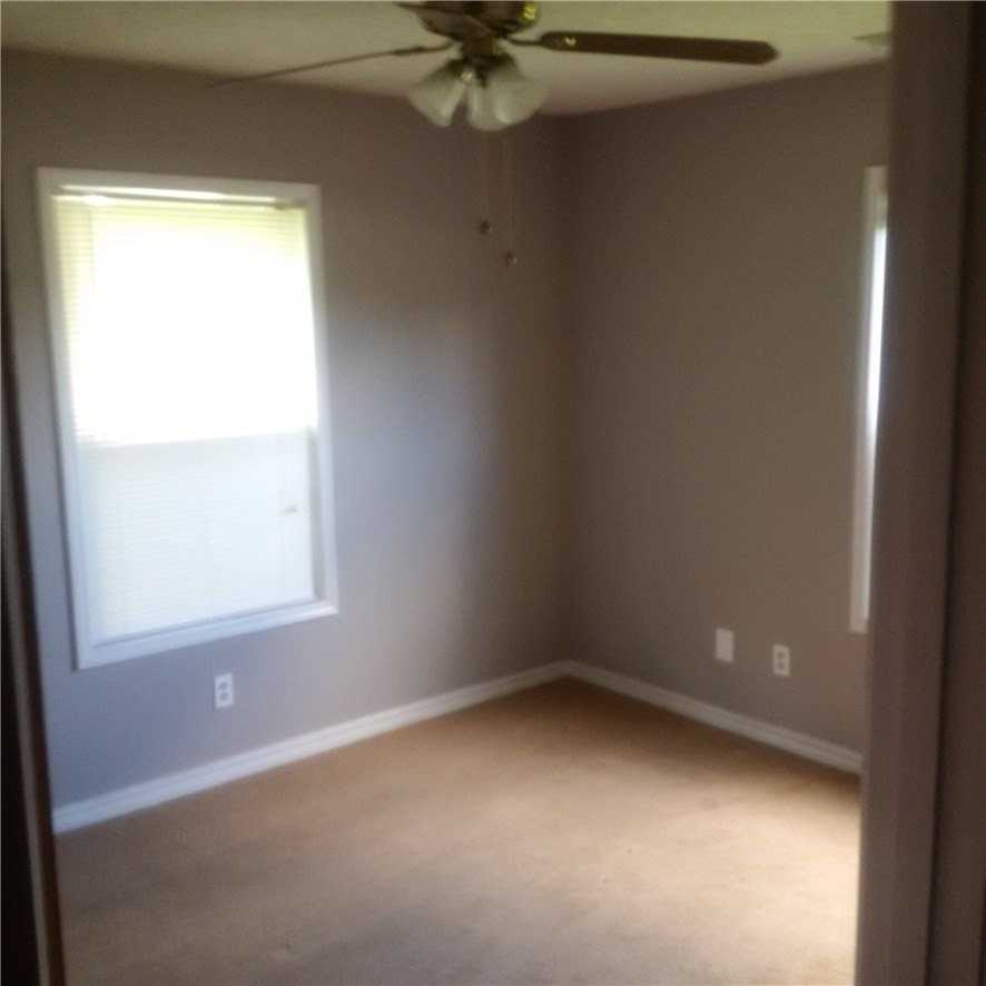 2110 S Emma Ave - Photo 5 of 10