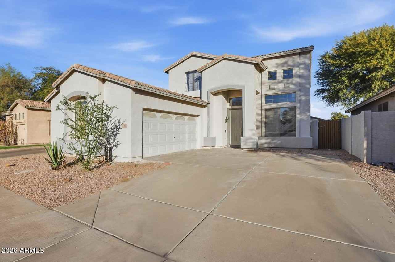 220 W Beechnut Pl - Photo 2 of 43