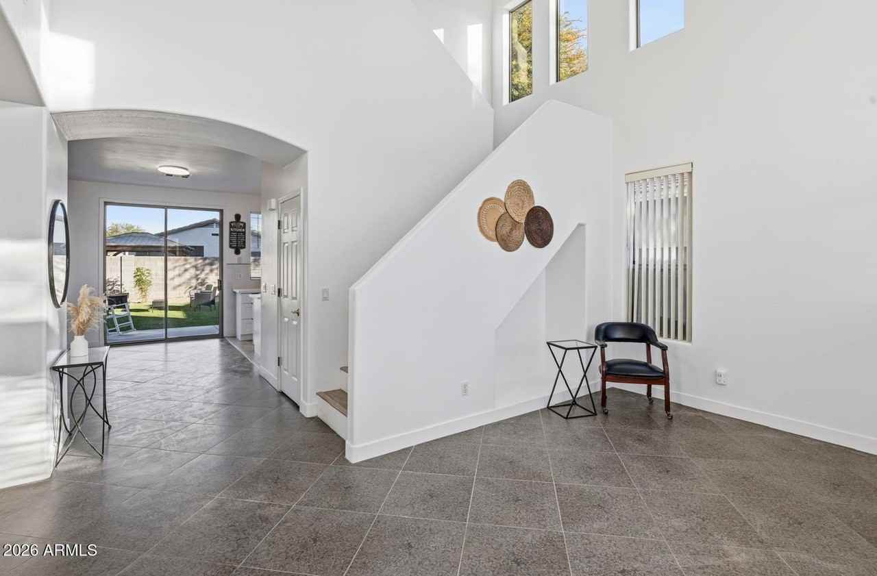 220 W Beechnut Pl - Photo 3 of 43