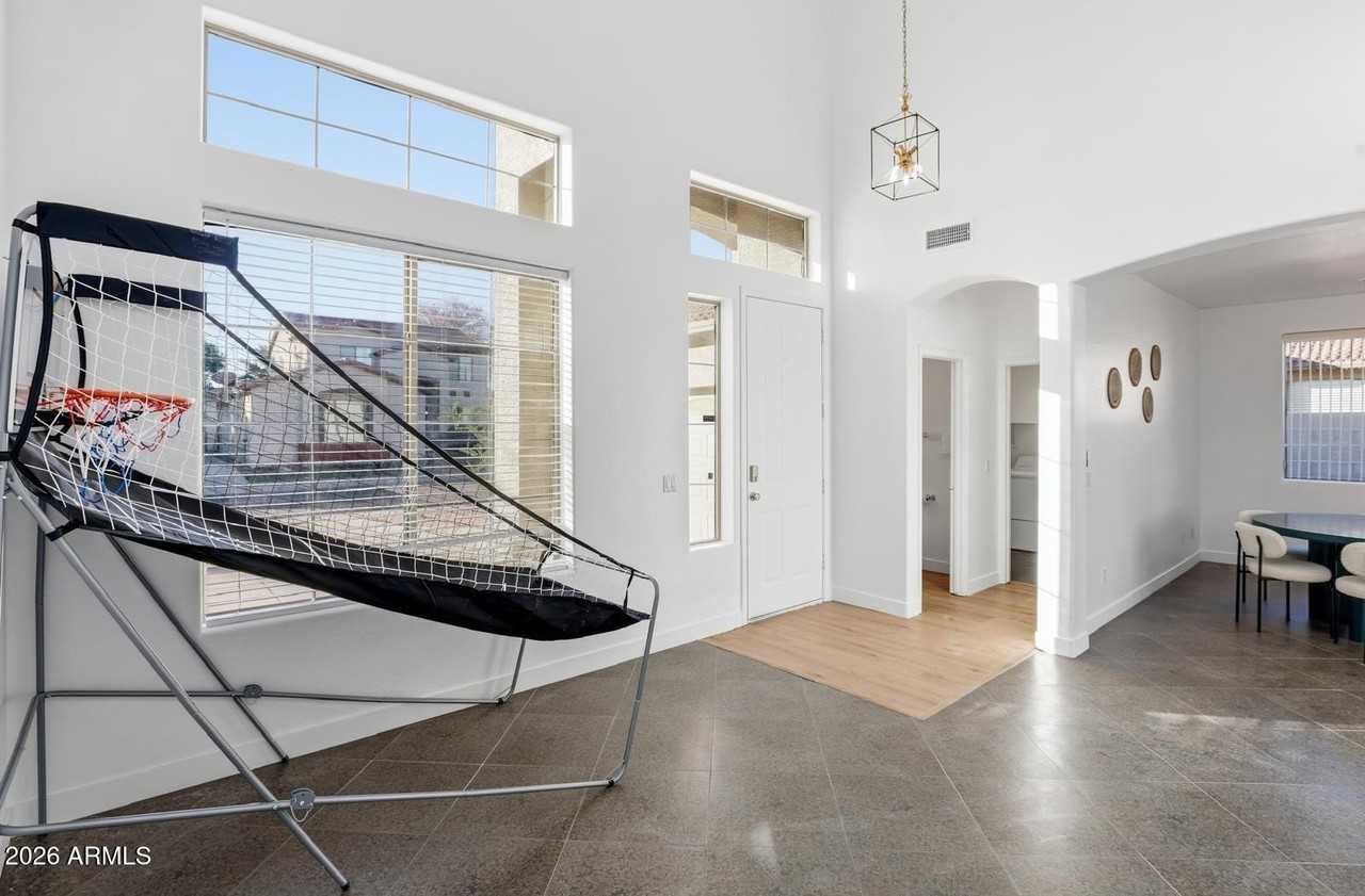 220 W Beechnut Pl - Photo 4 of 43