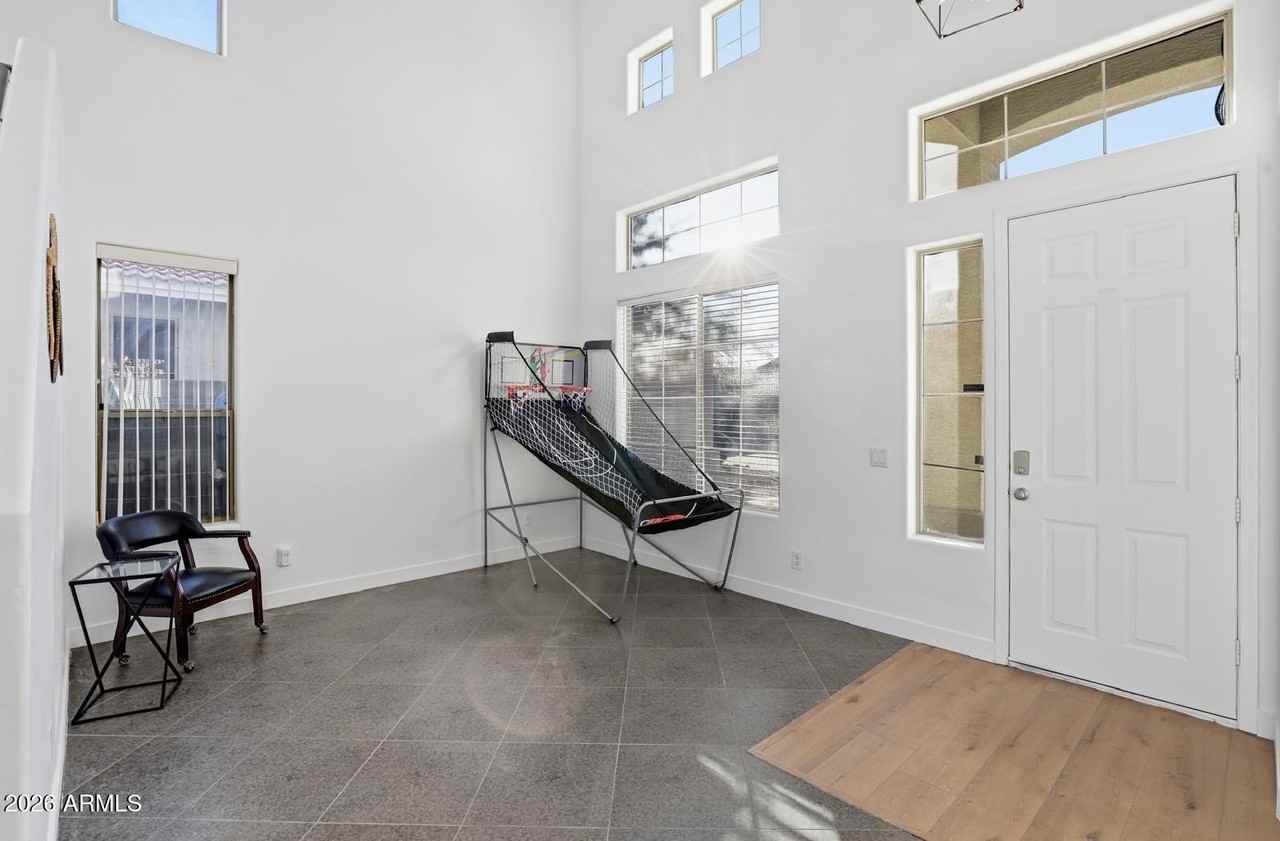 220 W Beechnut Pl - Photo 5 of 43