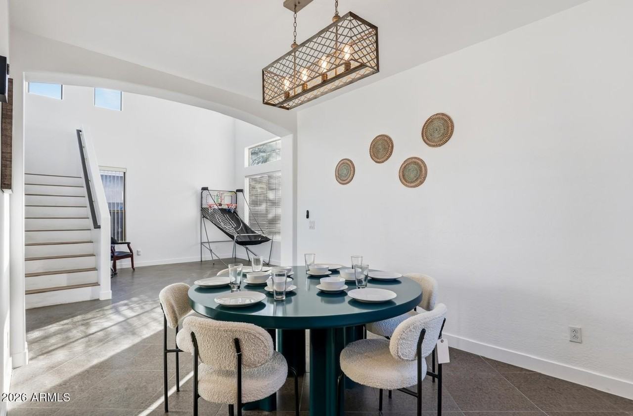 220 W Beechnut Pl - Photo 6 of 43