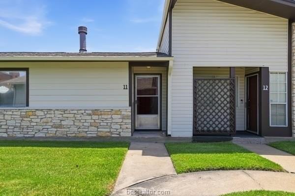 2100 Windsor Dr #11 - Photo 4 of 22