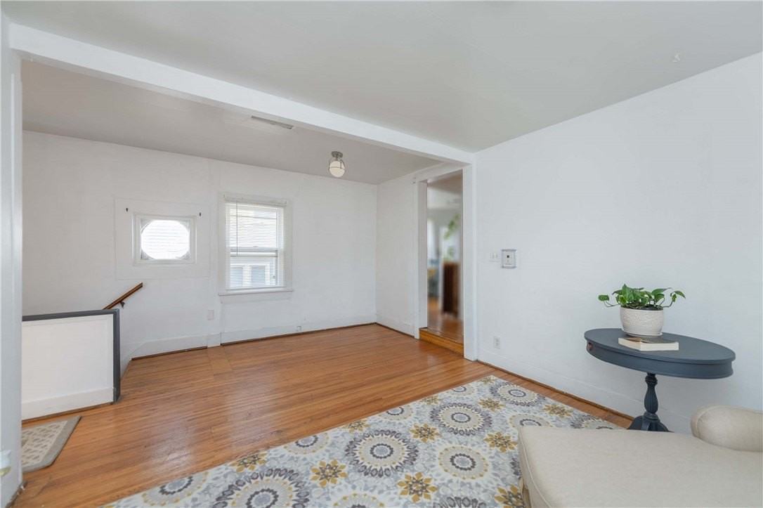 54 Sanford St - Photo 7 of 18