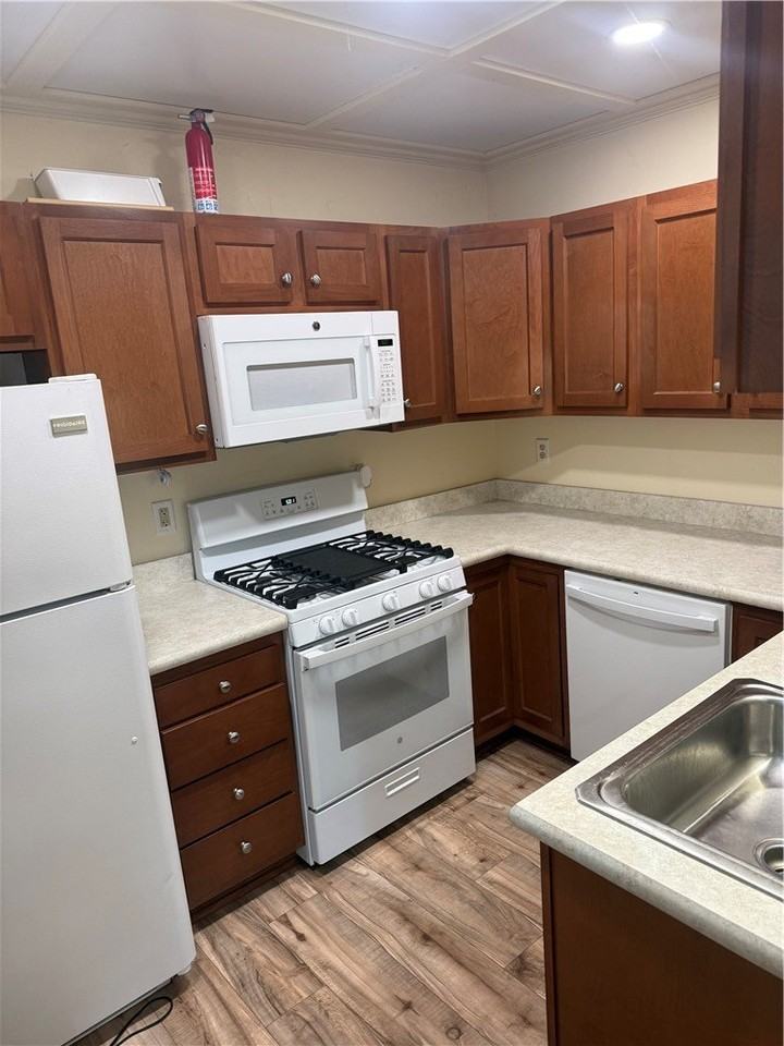 506 W Water St - Photo 4 of 10