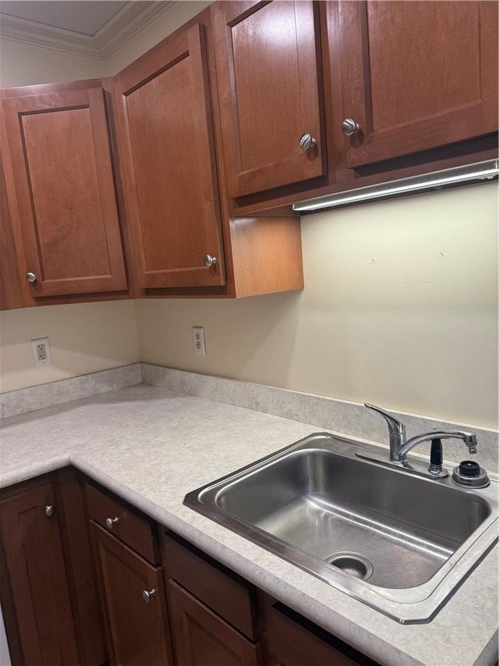 506 W Water St - Photo 5 of 10
