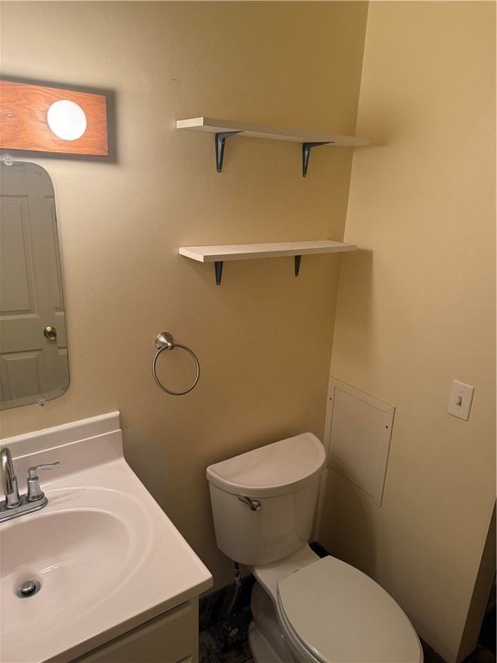 506 W Water St - Photo 7 of 10