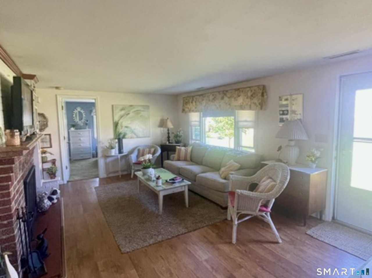 28 Kelsey Rd - Photo 4 of 18