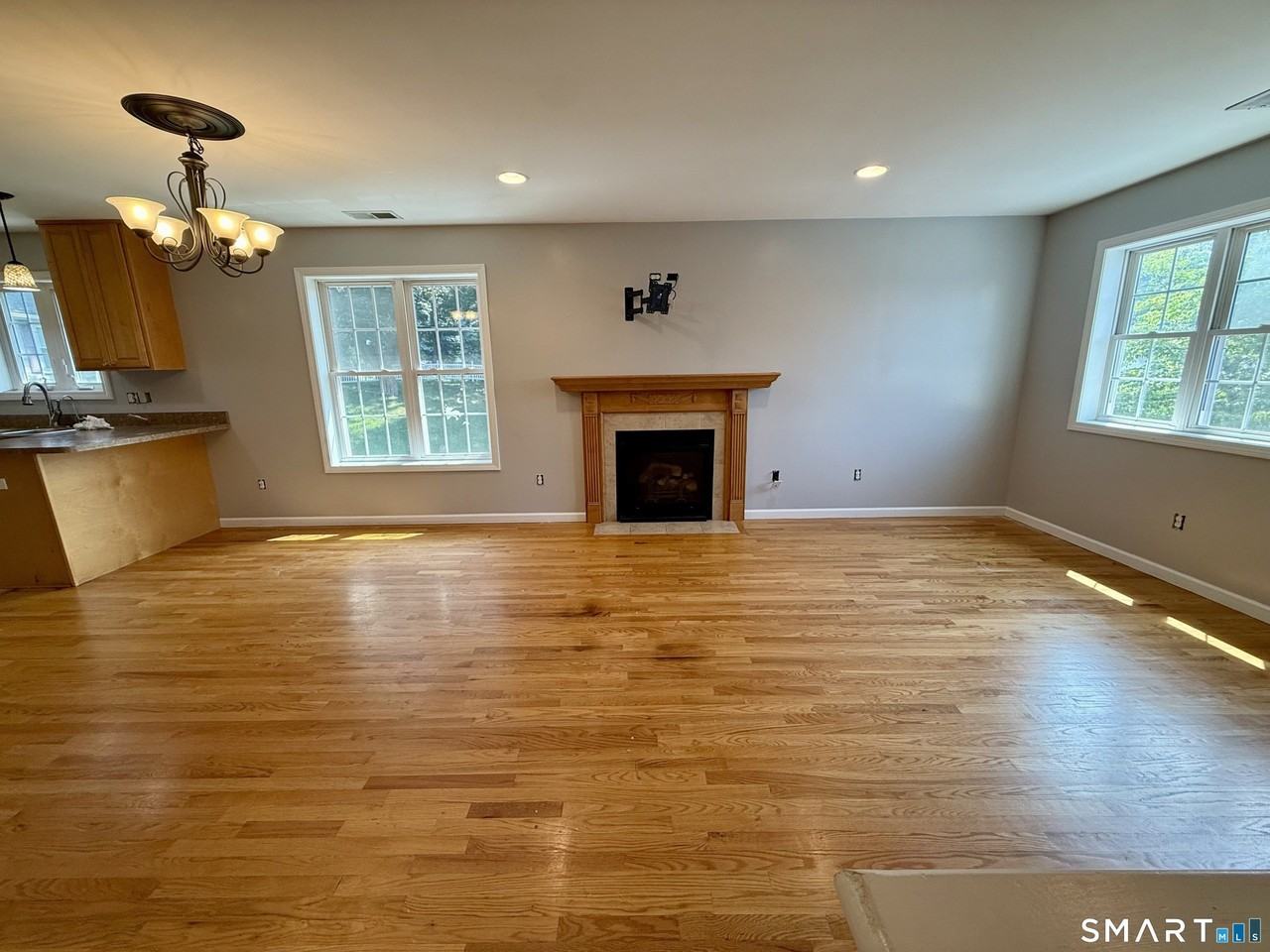 162 Broad St - Photo 5 of 19