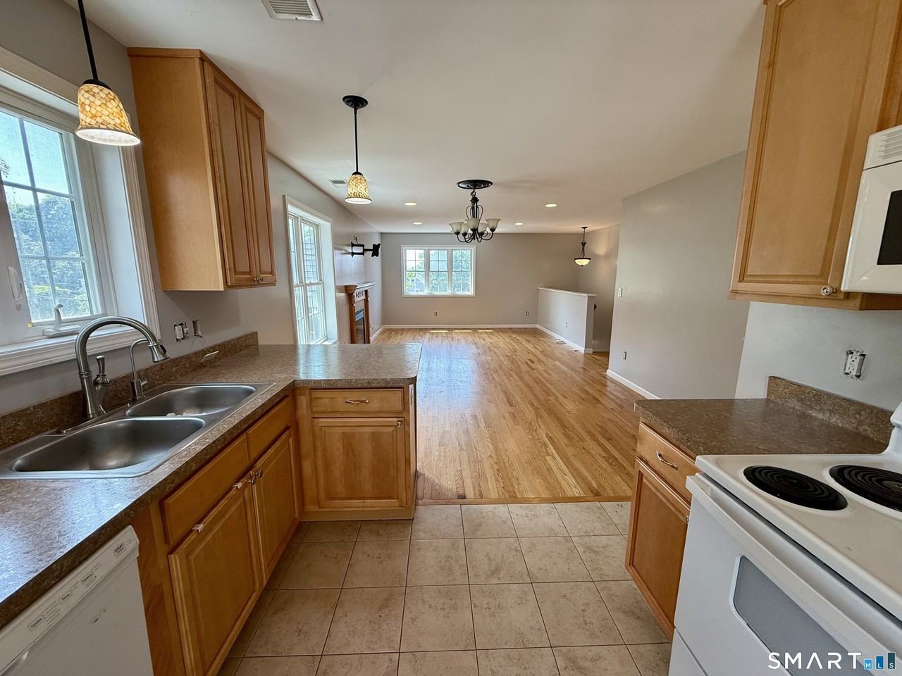 162 Broad St - Photo 7 of 19