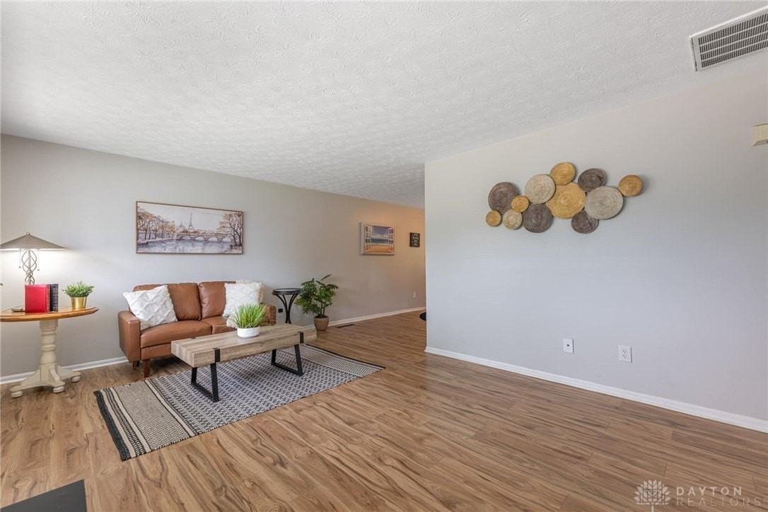 5276 Buckner Dr - Photo 2 of 33