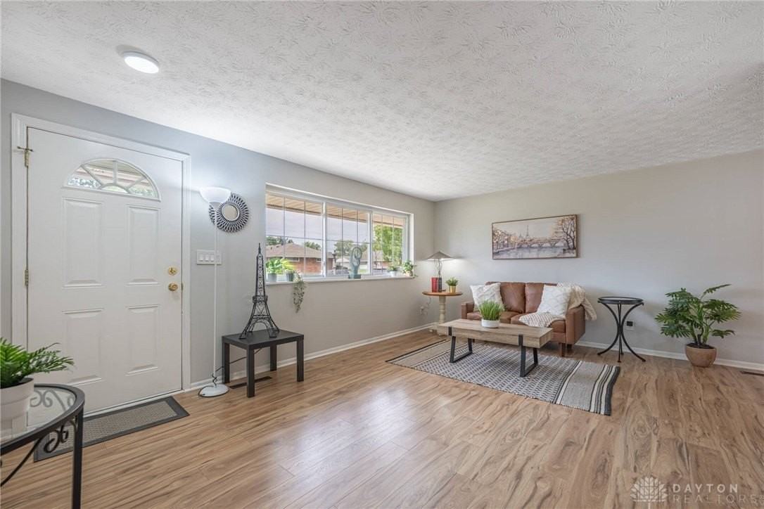 5276 Buckner Dr - Photo 3 of 33