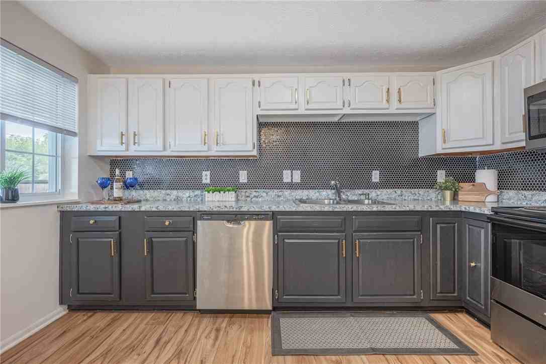 5276 Buckner Dr - Photo 7 of 33