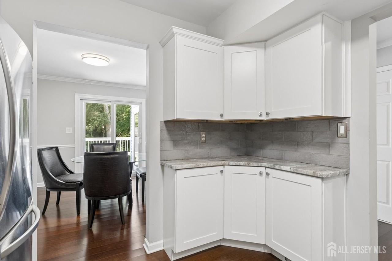 6 Bradford Dr - Photo 5 of 20