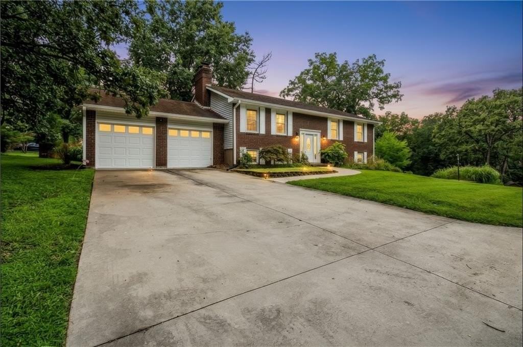 15 Circle Dr - Photo 2 of 35