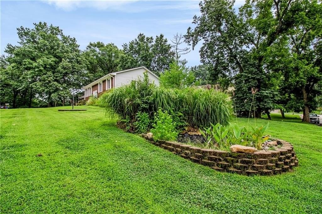 15 Circle Dr - Photo 4 of 35
