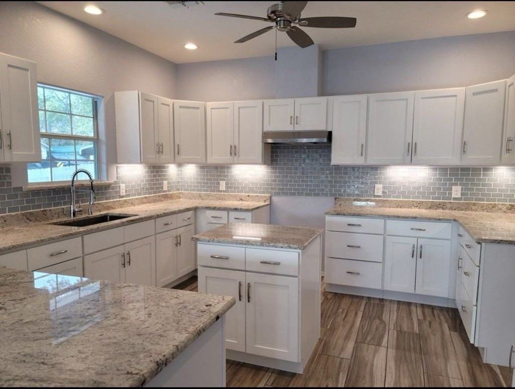 1600 Woodside Dr - Photo 2 of 8