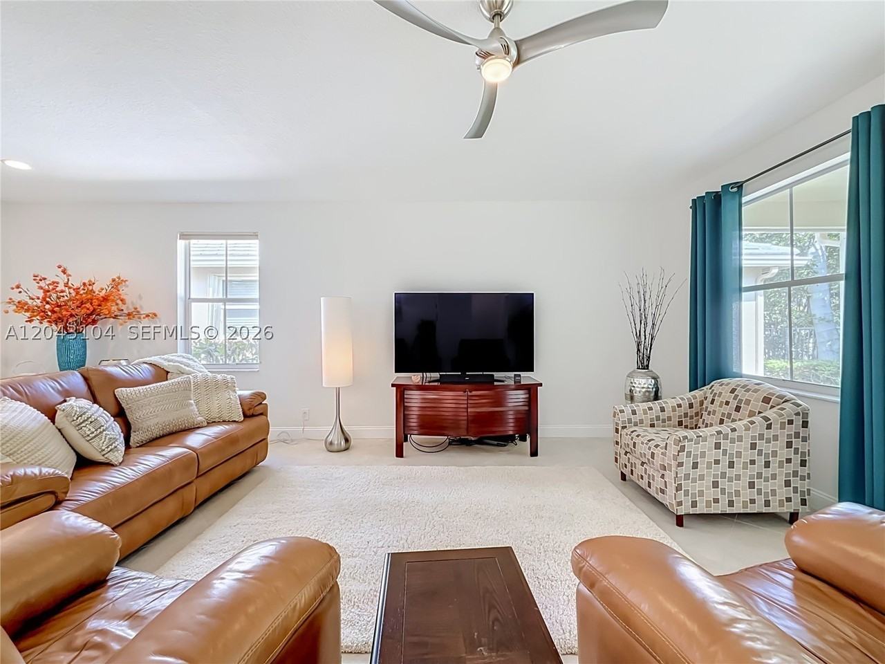 1556 Winterberry Ln - Photo 5 of 32