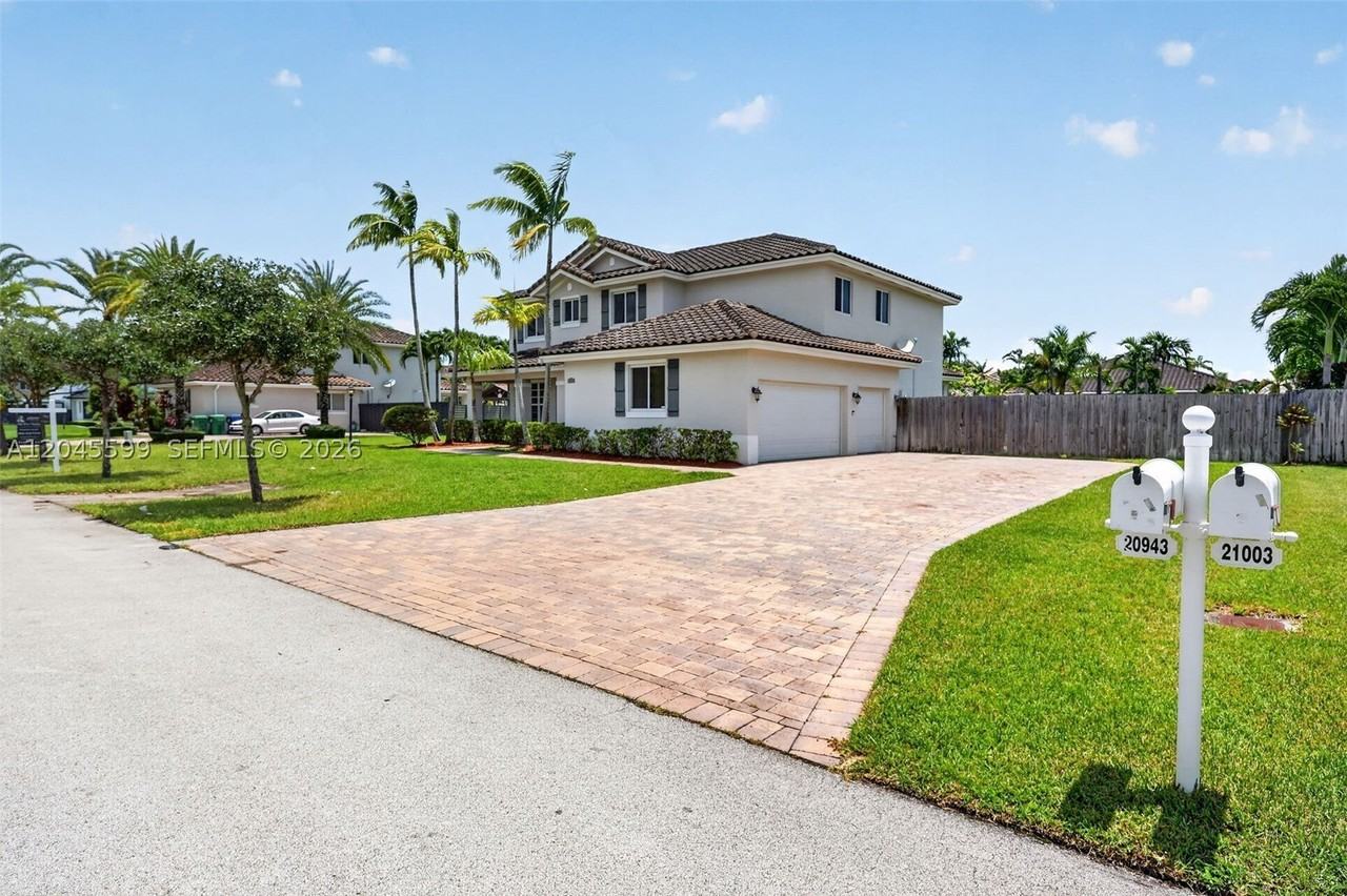 20943 Sw 133rd Ave - Photo 2 of 38
