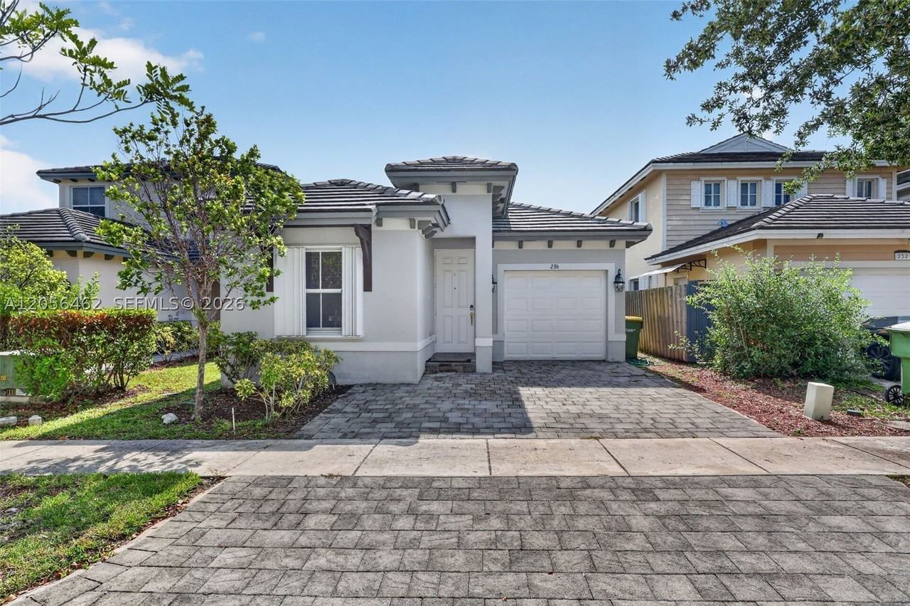 236 Se 32nd Ave - Photo 2 of 23