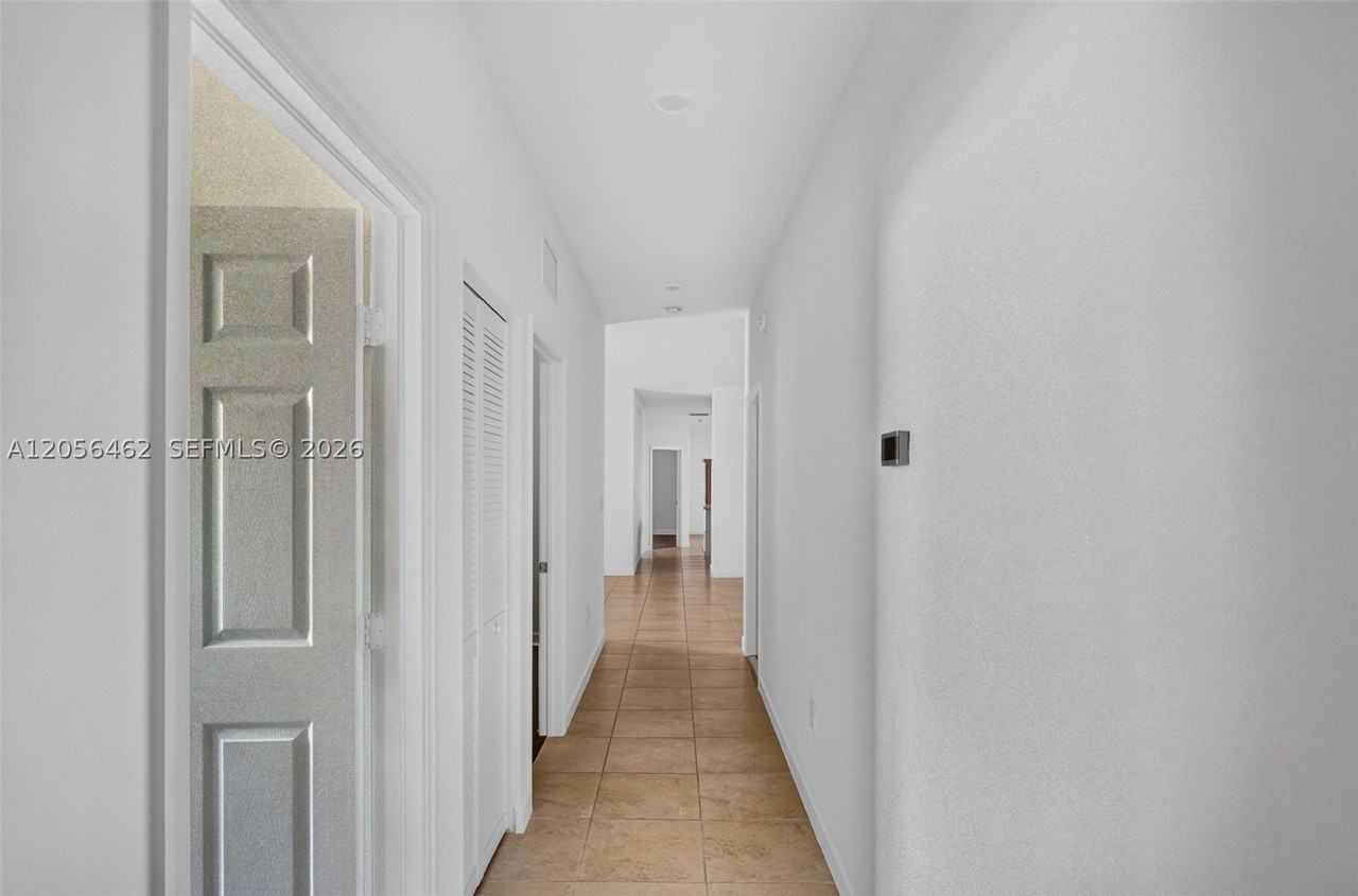 236 Se 32nd Ave - Photo 3 of 23