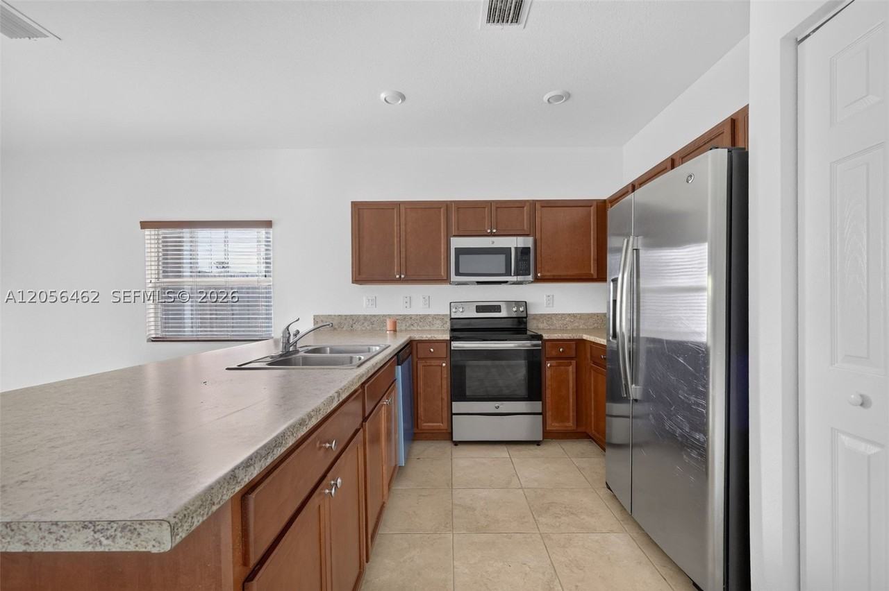 236 Se 32nd Ave - Photo 6 of 23