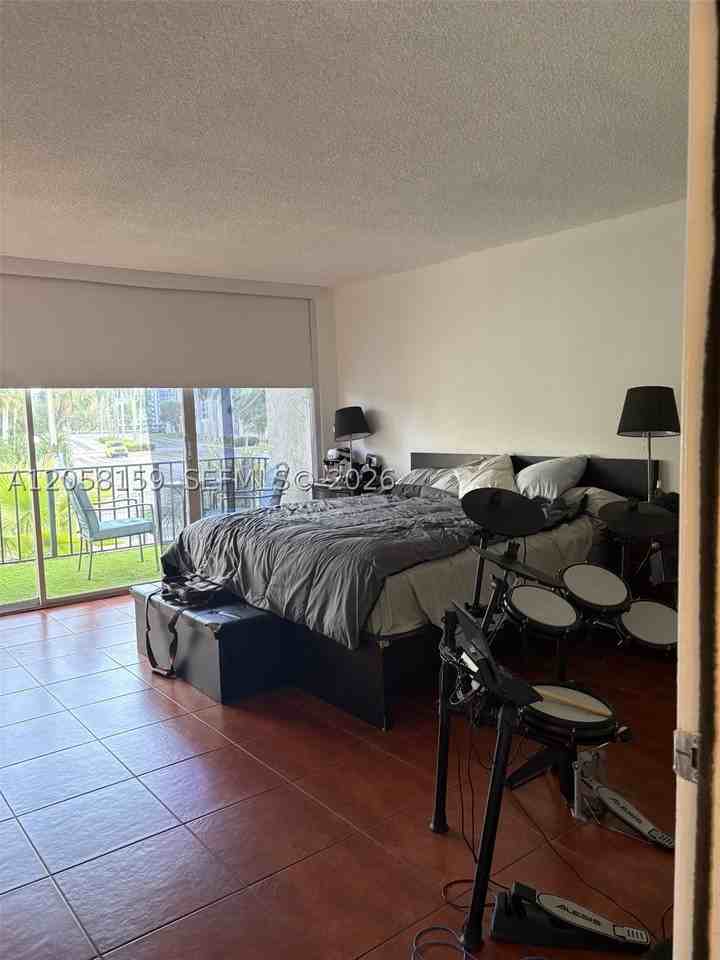 2200 Ne 7th St #1 - Photo 3 of 6