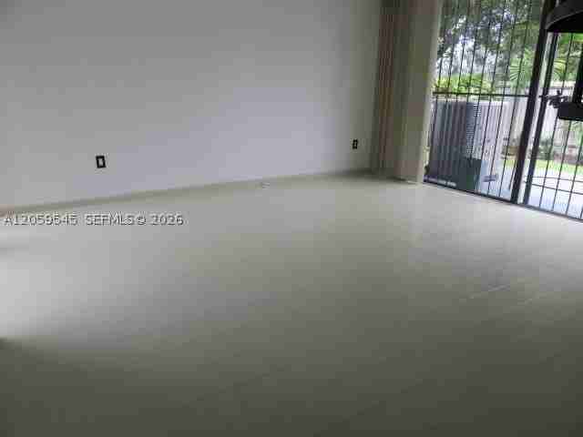12300 Sw 18th Ter #0 - Photo 7 of 39