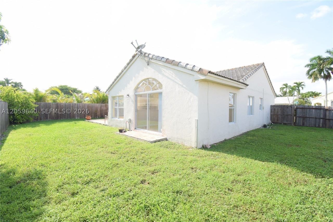 15860 Sw 77th St - Photo 2 of 32