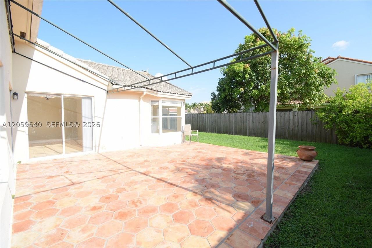 15860 Sw 77th St - Photo 5 of 32