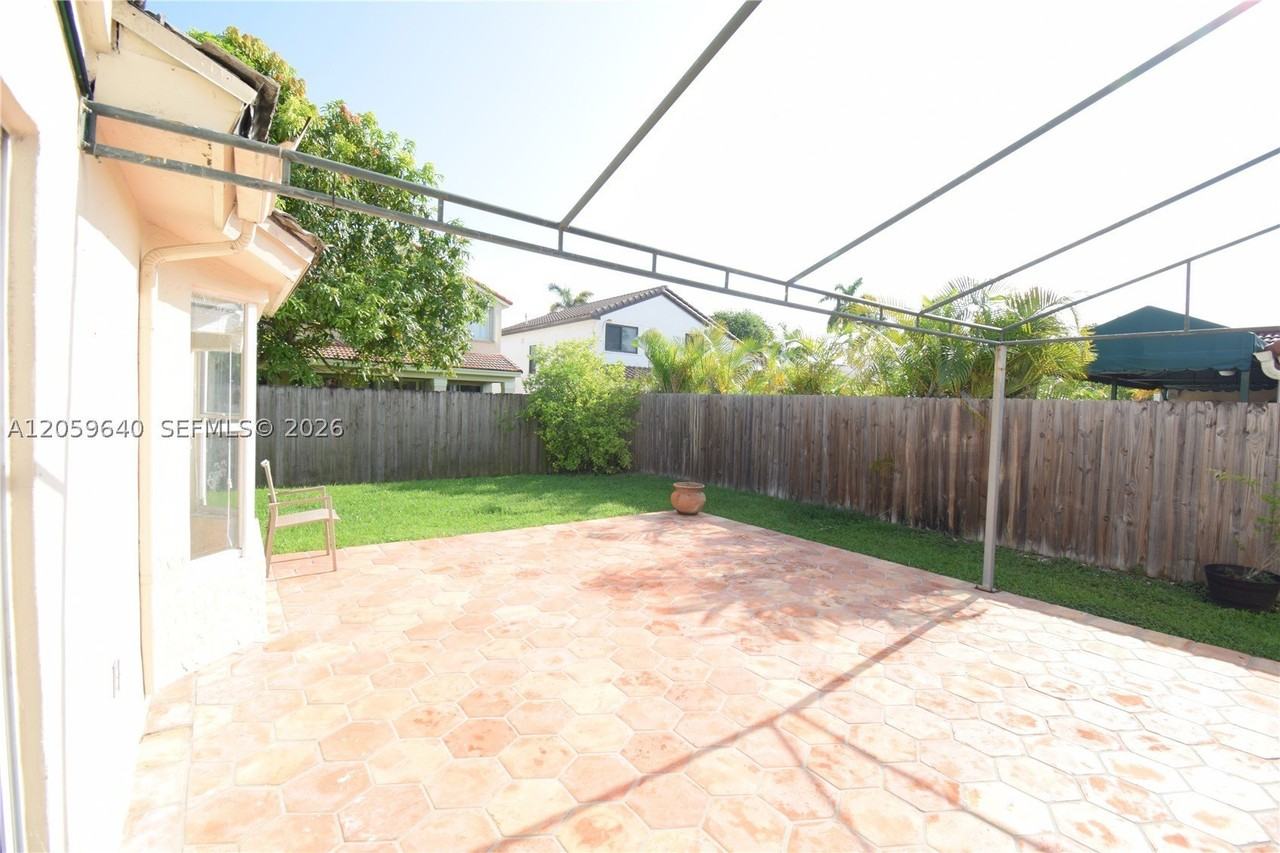 15860 Sw 77th St - Photo 6 of 32