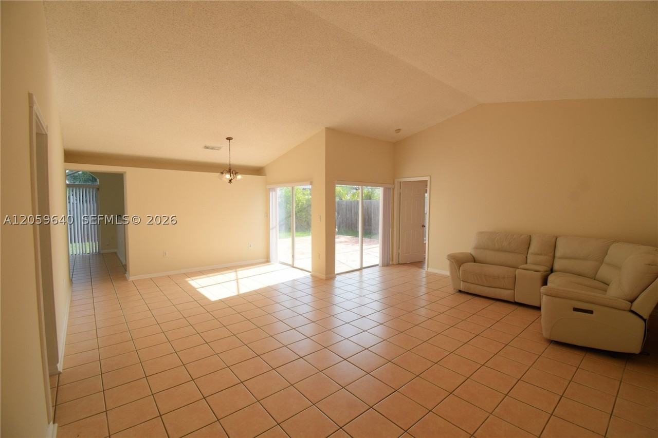 15860 Sw 77th St - Photo 7 of 32