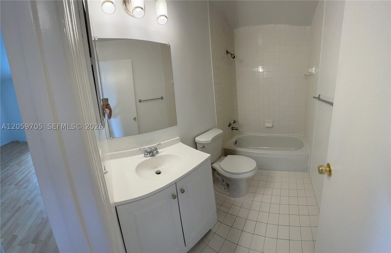 6225 Kendale Lakes Cir #253 - Photo 2 of 6