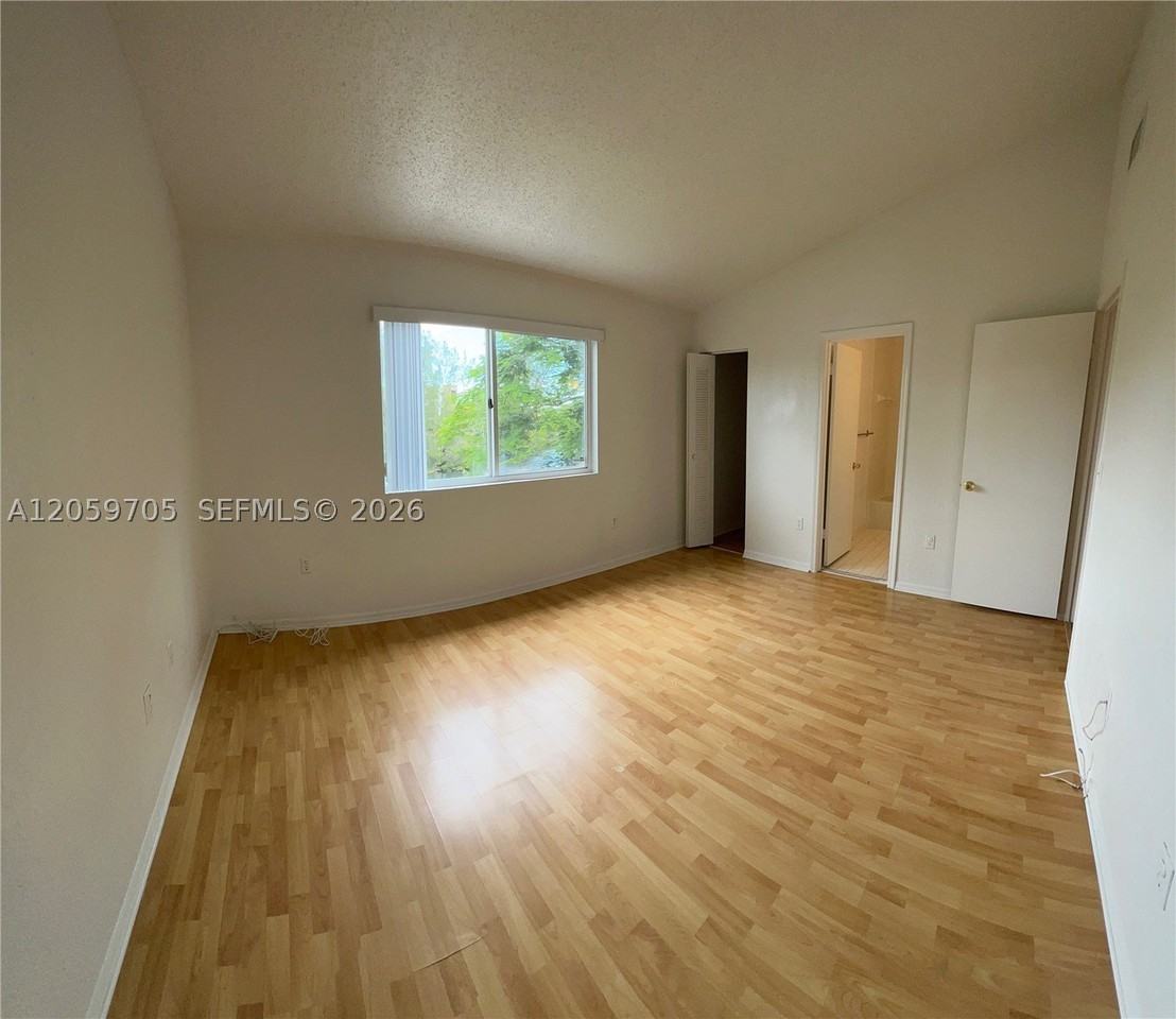6225 Kendale Lakes Cir #253 - Photo 3 of 6