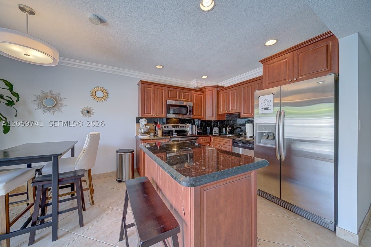 5555 Sw 67th Ave #106 - Photo 7 of 25