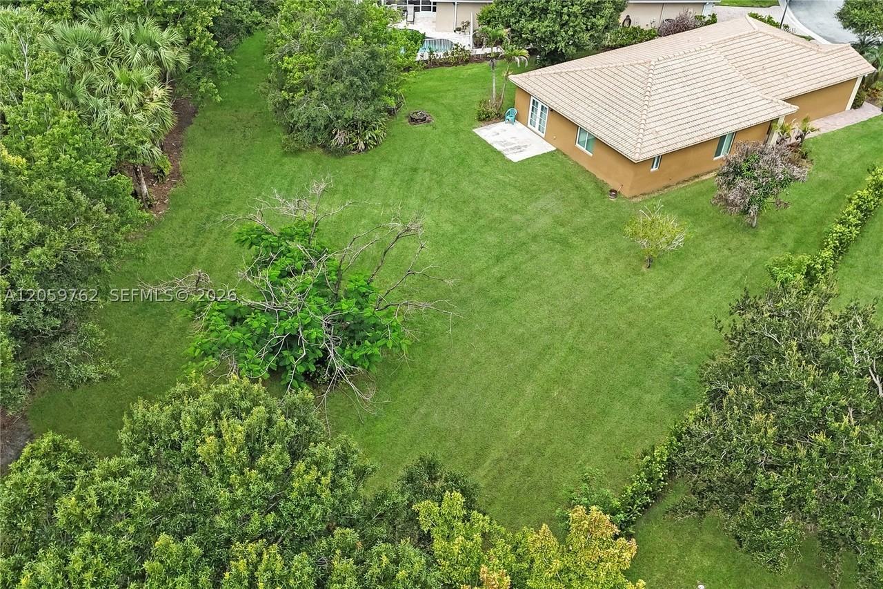 5603 Se Graham Dr #5603 - Photo 3 of 34