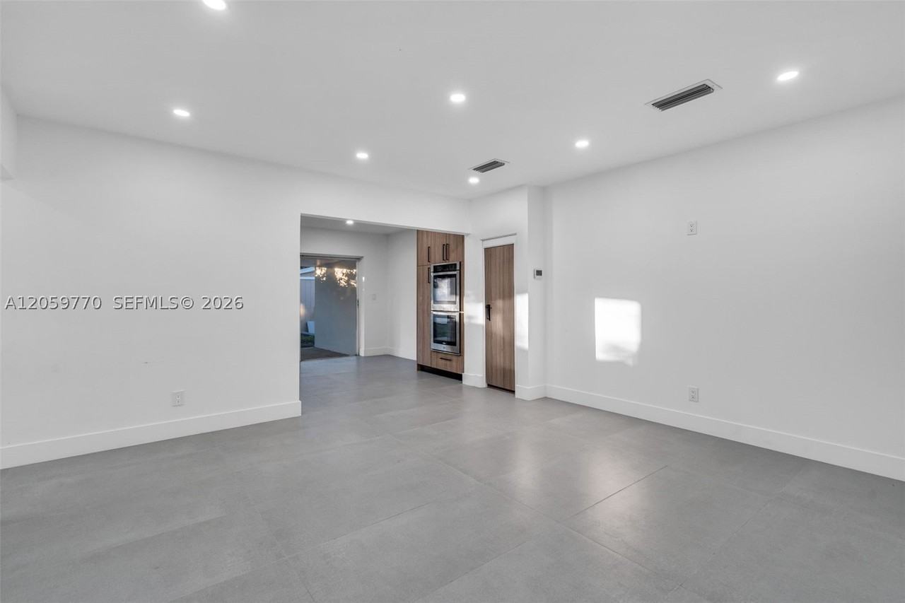 730 Nw 77th Way - Photo 3 of 15