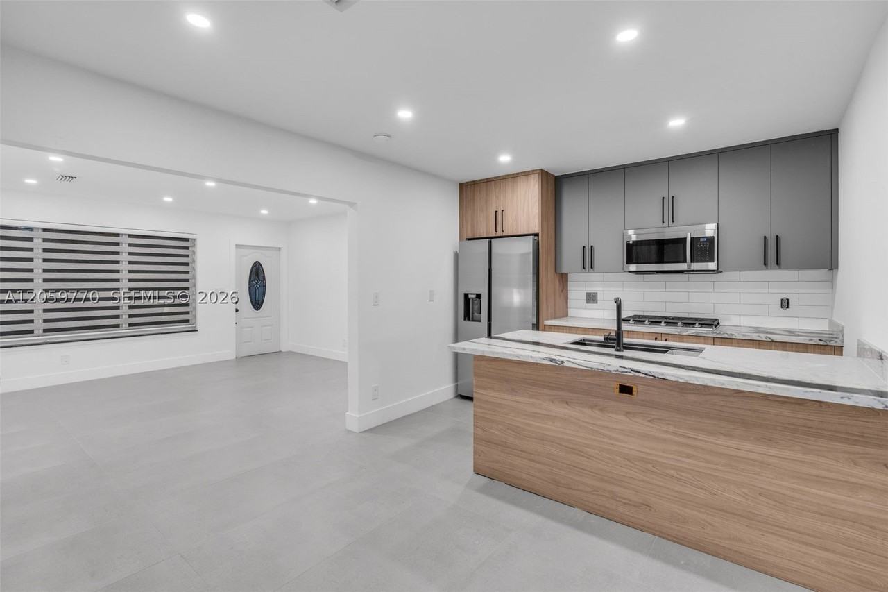 730 Nw 77th Way - Photo 6 of 15