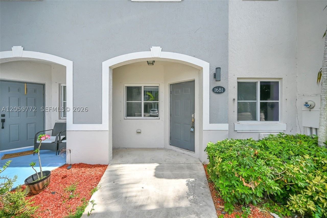 1681 Se 30th St #1681 - Photo 4 of 46
