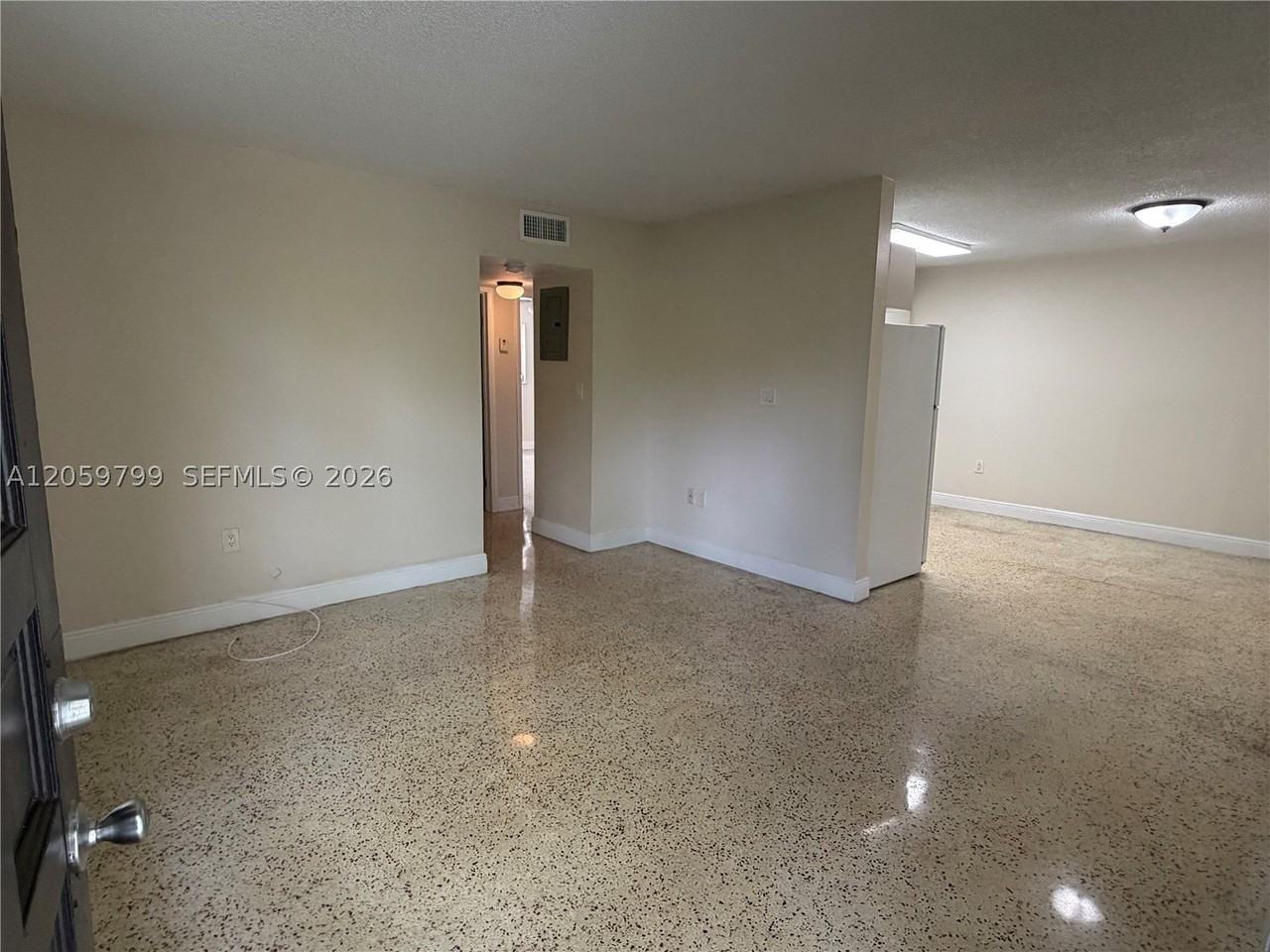 240 E 8th St #3 - Photo 4 of 19