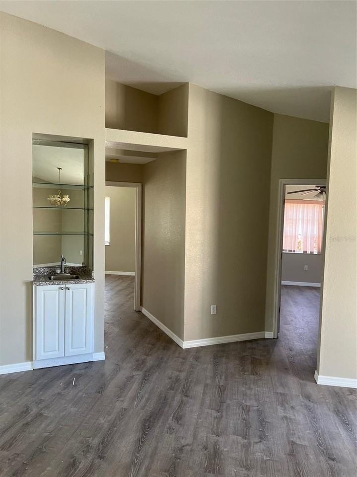 1330 Abalom St - Photo 5 of 19