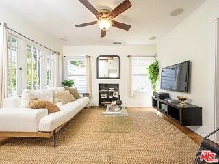 2213 Arizona Ave - Photo 2 of 8